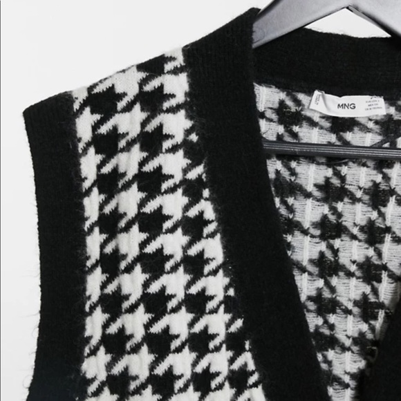 2/$40 🌺 Mango Knitted Vest - Size L - Picture 2 of 6